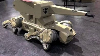 الصين تكشف عن أول كلب آلي مسلّح بمدفع رشاش