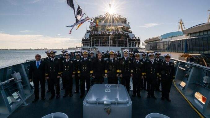 “دامن” تسلّم البحرية الباكستانية سفينة دورية متطورة من طراز OPV 2600