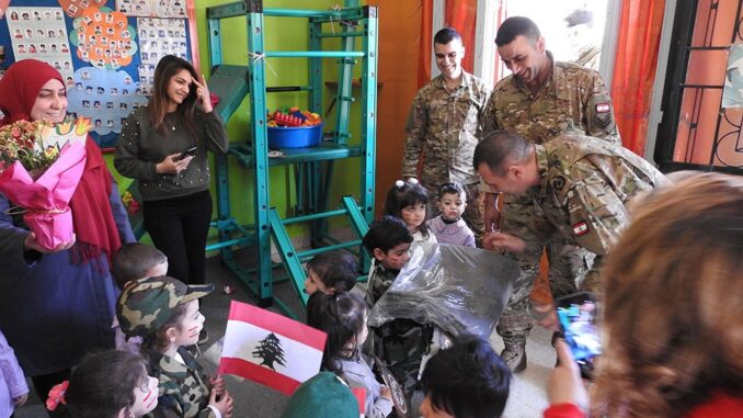 إسهامات القوى العسكرية في المجالات المدنية ودور الخبرات المدنية في الحقل الدفاعي