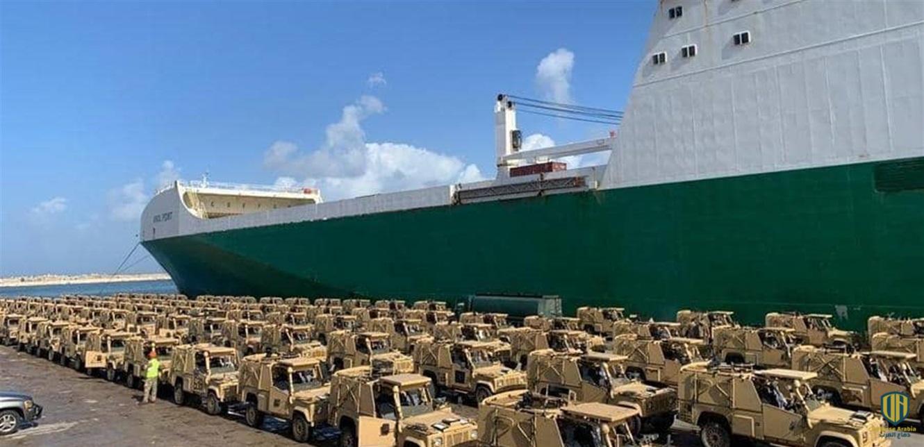 عربات مدرعة من طراز "لاند روفر"