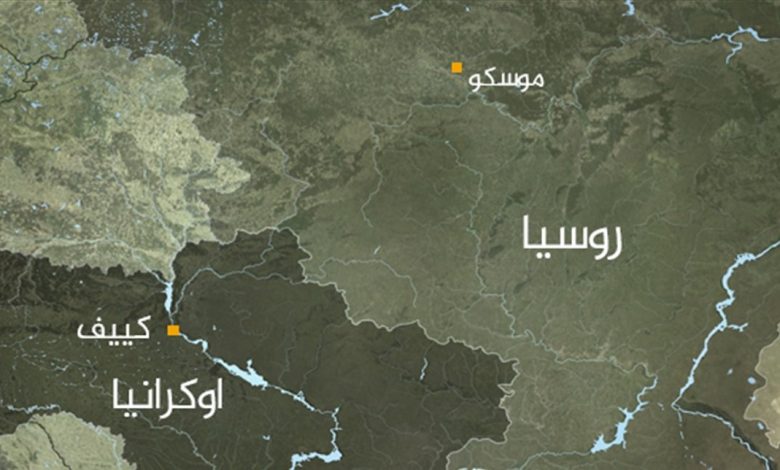 صور أقمار اصطناعية تُظهر مئات الآليات العسكرية الروسية تتقدم نحو كييف في قافلة تمتد 27 كيلومترًا