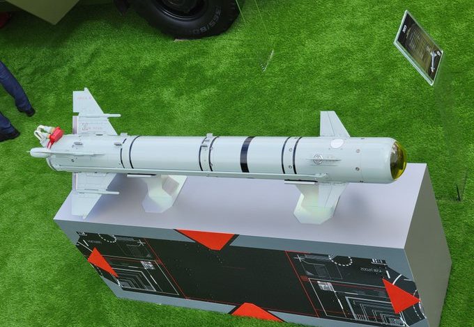 مروحيات “مي – 28” الروسية تستخدم صواريخ “جو-أرض” جديدة لتدمير المدرعات المعادية.. تعرف الى مواصفاتها