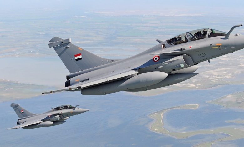 القوات الجوية المصرية والهندية تجريان تدريبات مشتركة في قاعدة جوية مصرية