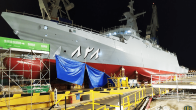 تمتلك قدرات للتعامل مع كافة التهديدات.. وصول أحدث سفينة حربية إلى السعودية (فيديو)