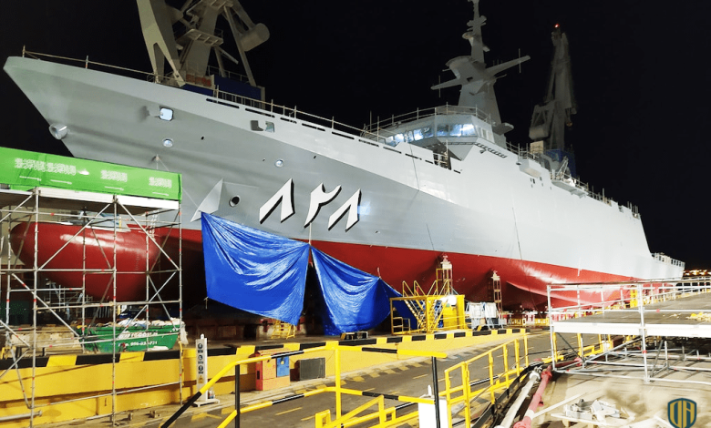 تمتلك قدرات للتعامل مع كافة التهديدات.. وصول أحدث سفينة حربية إلى السعودية (فيديو)