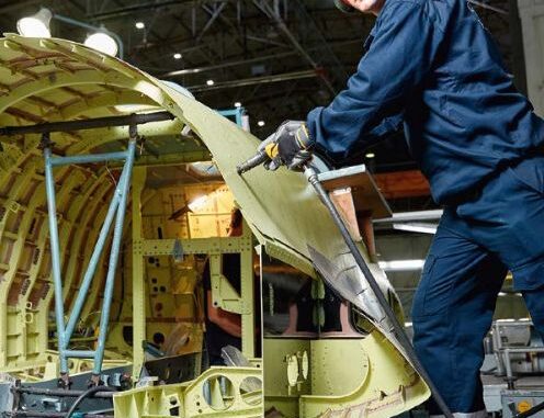 الصورة الأولى لمقاتلة “سو-57” من مجمع الإنتاج الضخم