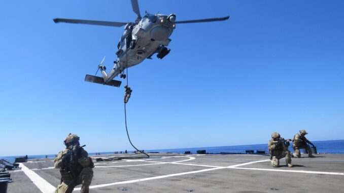 الدفاع التركية تنشر صورا لتدريبات قواتها في المتوسط