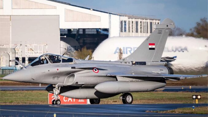 تمويل فرنسي طويل الأمد وصفقات سلاح متصاعدة.. ماذا يعني وصول الرافال لمصر؟