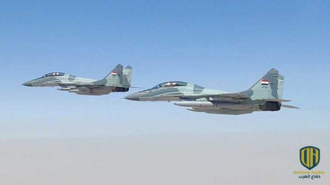 المقاتلات المصرية تدمر عربات دفع رباعي على الحدود مع ليبيا