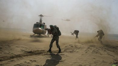 إيران تستخدم مجموعة متنوعة من الأسلحة والمعدات الآلية في مناورات “الاقتدار 99”