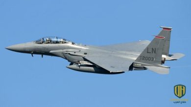 بالصور.. مقاتلة أمريكية تسقط في قناة مائية￼