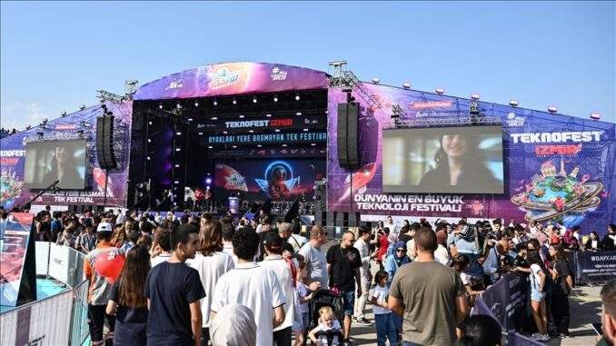انطلاق مهرجان تكنوفيست لتكنولوجيا الطيران والفضاء في ولاية إزمير غربي تركيا