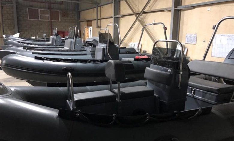 بالصور: مغاوير البحرية البنغلاديشية تستخدم قوارب قابلة للنفخ مصرية الصنع