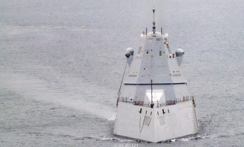 بالصور: المدمرة الأمريكية التي قيمتها تسعة مليارات دولار الآن في حالة مؤسفة