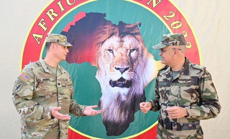 مئات الآليات والمعدات العسكرية تصل الى المغرب للمشاركة في مناورات “الأسد الإفريقي 2022”