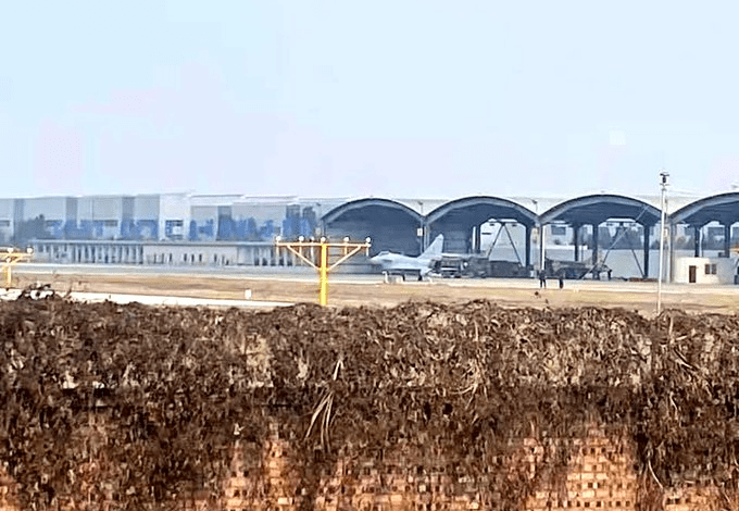 رصد المقاتلة الباكستانية “جيه – 10 سي” بمحرك صيني الصنع