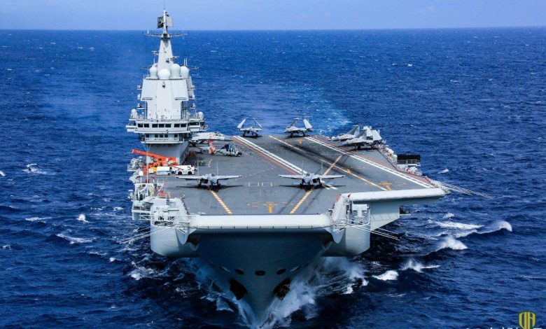 صور جديدة لحاملة الطائرات الصينية “شاندونغ” في عرض البحر