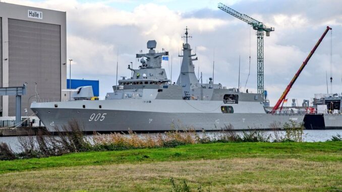 الفرقاطة المصرية “ميكو 200” تبدأ الاختبارات البحرية