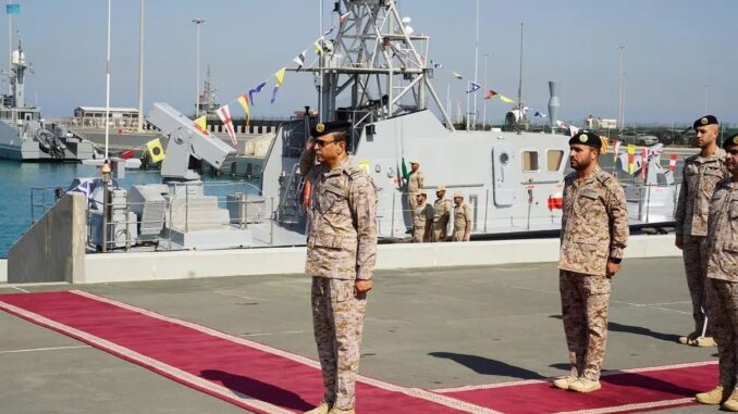 البحرية السعودية تدشن زورقين من مشروع “الزوارق الدورية المتوسطة السريعة”