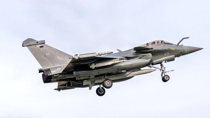 الكشف عن صاروخ ASMPA-R بعيد المدى على متن مقاتلات “رافال”