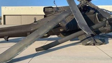 عاصفة شديدة تلحق أضراراً جسيمة بطائرات “أباتشي” و”بلاك هوك” الأمريكية