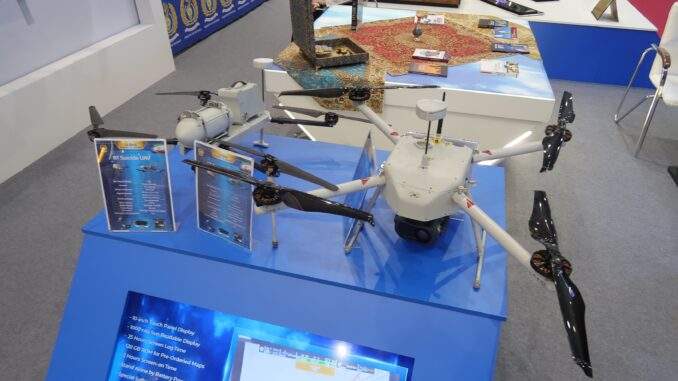 إيران تكشف عن طائرة مسيرة انتحارية متعددة المهام في “الجيش-2024”