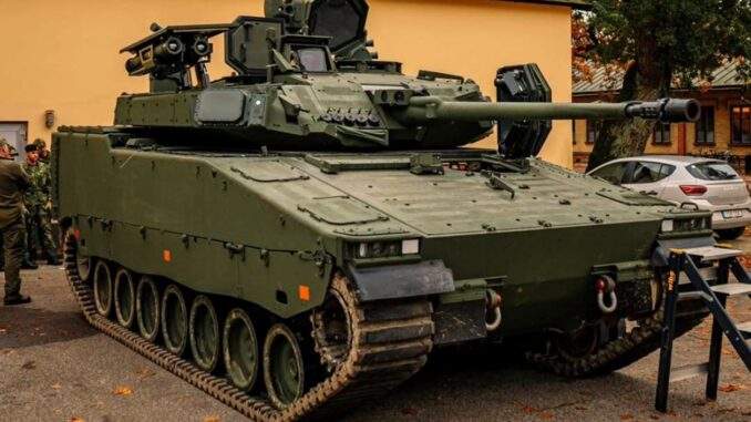 “بي أيه إي سيستمز” تبرم صفقات ضخمة مع السويد والدنمارك لتزويدهما بمركبات CV90 المتطورة