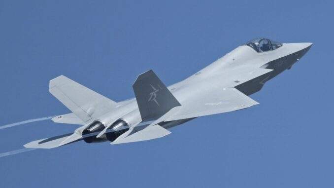 الصين تستعرض عضلاتها الجوية.. مقاتلة الشبح “جيه-35 إيه” تطل برأسها