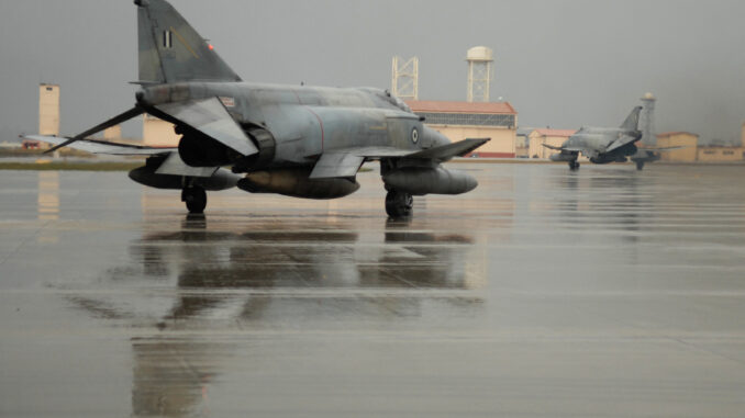 تحطم مقاتلة يونانية فى البحر الأيوني وفقد طيارين اثنين