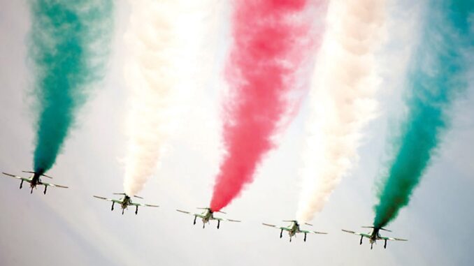 الصقور السعودية وفرسان الإمارات يقدمان عروضًا جوية مبهرة