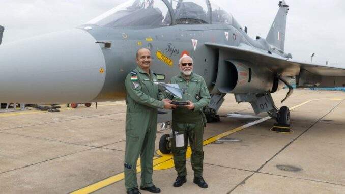 الهند توافق على شراء 97 مقاتلة من طراز “تيجاس” و156 طائرة مروحية وأسلحة أخرى بقيمة 26.7 مليار دولار