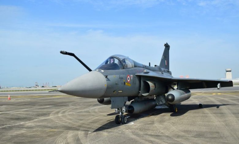 الهند تعرض على مصر مقاتلات “تيجاس” وطائرات هليكوبتر قتالية