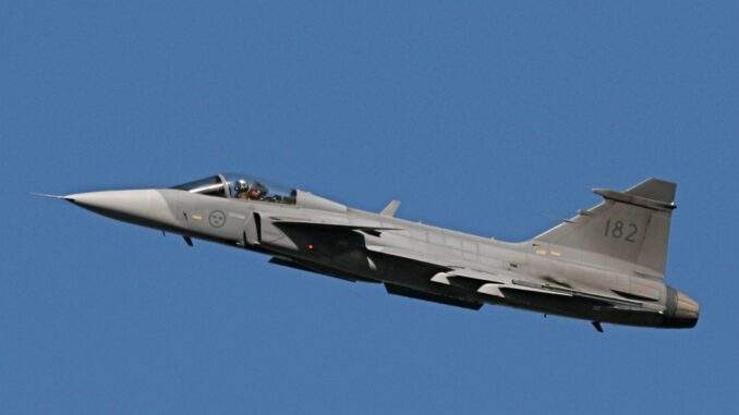 إصرار أوكرانيا على مقاتلة “غريبين” يقابله رفض سويدي.. فما مميزات هذه المقاتلة السويدية؟