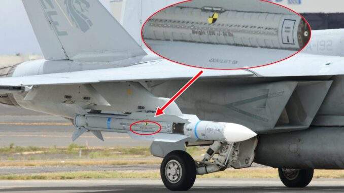 الولايات المتحدة تكشف عن سلاح سري جديد.. صاروخ “جو-جو” بمدى غير مسبوق