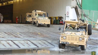 الجيش اللبناني يتسلّم 100 آلية نقل مصفحة مقدمة هبة من السلطات البريطانية