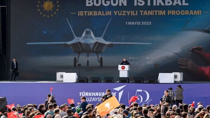 الرئيس التركي يكشف عن طائرة مقاتلة جديدة من الجيل الخامس.. فما اسمها؟