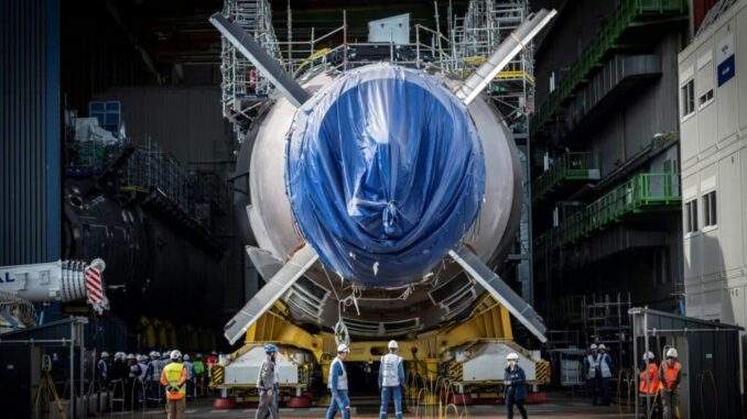 “نافال غروب” تطلق ثالث غواصة نووية من طراز “براكودا” للبحرية الفرنسية