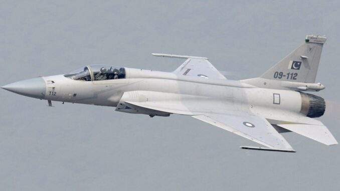 العراق يبرم صفقة تاريخية بشرائه مقاتلات JF-17 الباكستانية