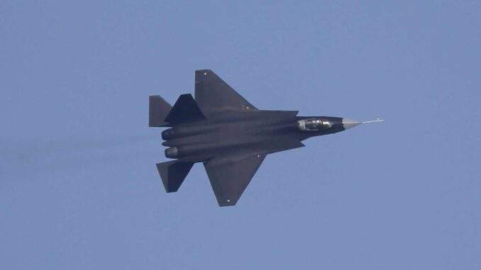 سباق التسلح يتصاعد.. باكستان تختار المقاتلة الصينية “جي-31”