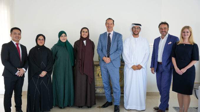 مواطنون إماراتيون يبدأون دورات تدريبية في مجال التكنولوجيا المتطورة والفضاء السيبراني في المملكة المتحدة