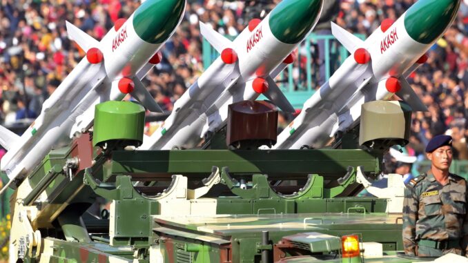 100 مليار دولار.. قرارات مفاجئة من وزير الدفاع الهندي لتطوير الجيش