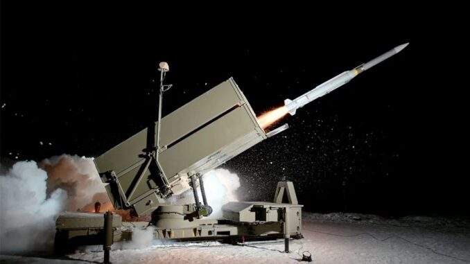 “ريثيون” تجري اختباراً ناجحاً لصاروخ AMRAAM-ER