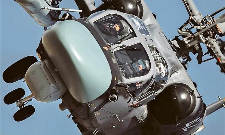 مروحية “كا-52 إم” تقود مسيّرات وتنسق مع الطائرات الحربية