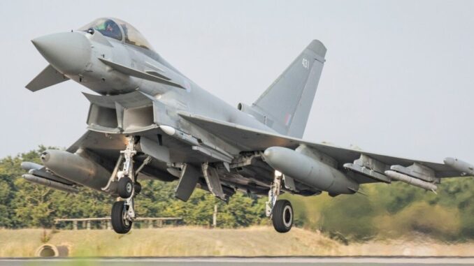 مقاتلات “يوروفايتر تايفون” و”إف-35 بي” تطلق 53 صاروخًا قصير المدى على طائرات بدون طيار