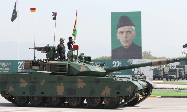 باكستان تشهد استعراضاً عسكرياً بمناسبة العيد الوطني