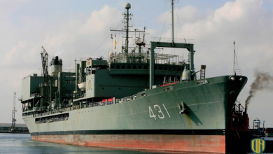 بالفيديو: سفينة عسكرية إيرانية تغرق بسبب حريق على متنها