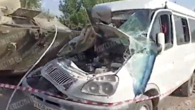 بالفيديو: اصطدام حاملة جنود مدرعة بحافلة في روسيا