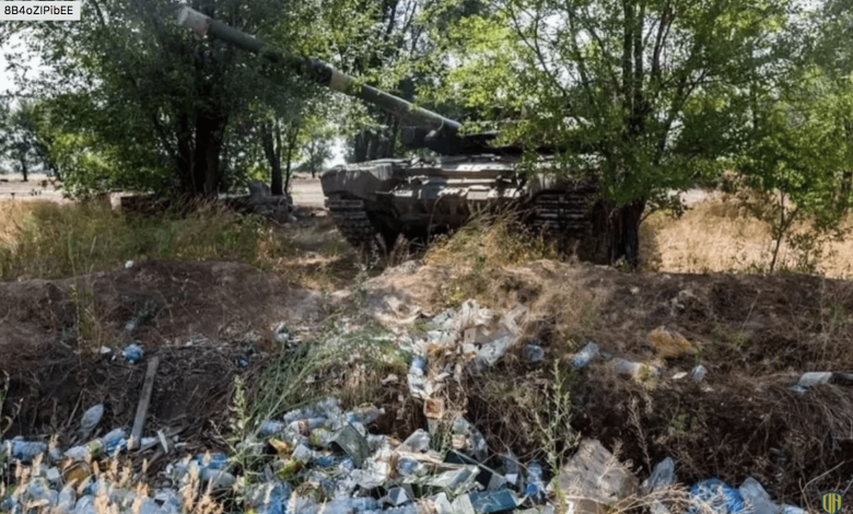 العثور على دبابة “تي-90” مهجورة في مكب نفايات
