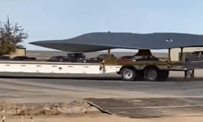 ماذا تطور “لوكهيد مارتن” في منشأتها؟ فيديو يظهر مركبة غريبة الشكل تُنقل على شاحنة