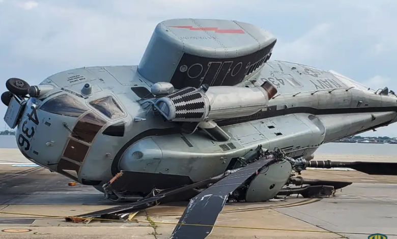 بالصور: انقلاب مروحيات تابعة للبحرية الأمريكية بعد عواصف رعدية قوية